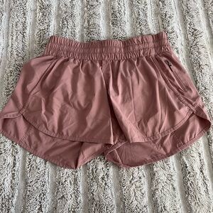 lululemon athletica Mauve 3in track that short size 10